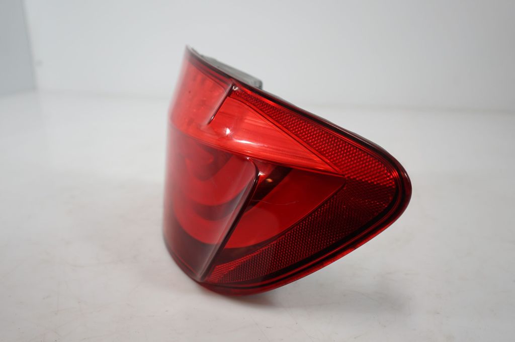 Rear/tail lights (8)