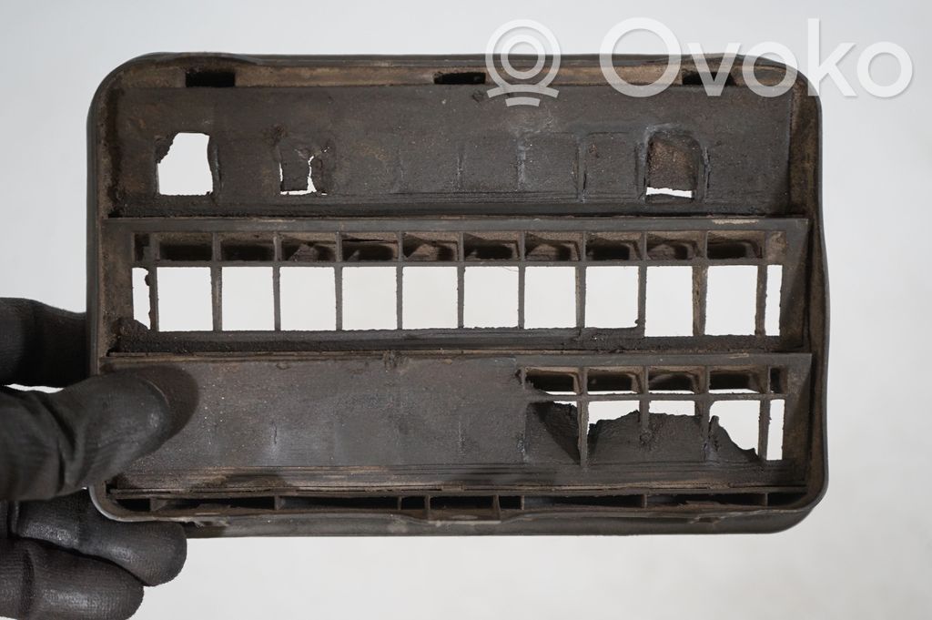 Quarter panel pressure vent (7)