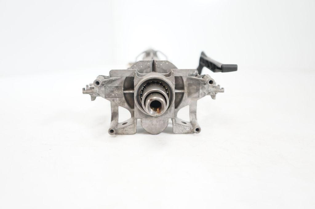 Steering wheel axle (7)