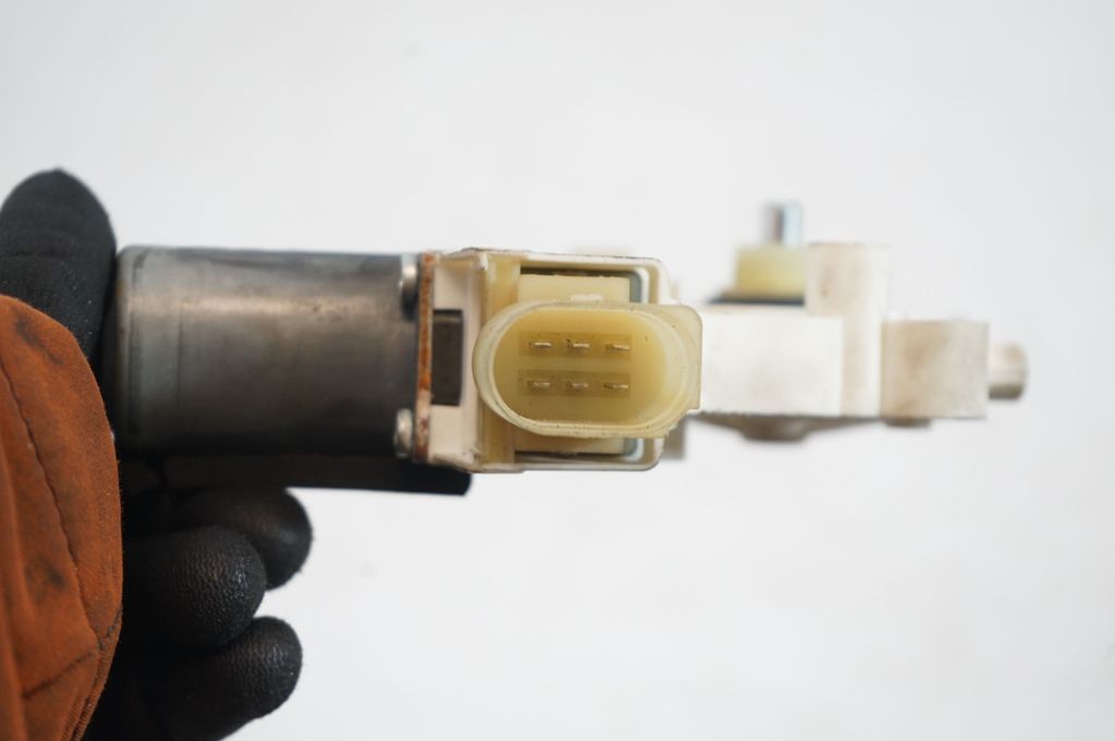 Front door window regulator with motor (6)