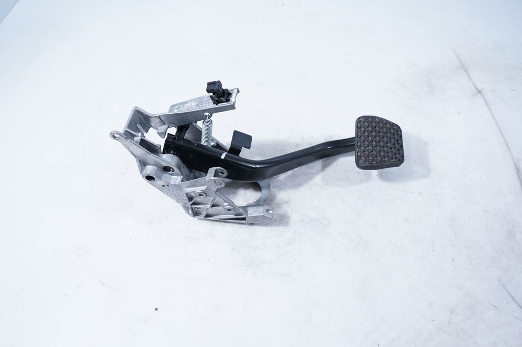 Brake pedal (3)
