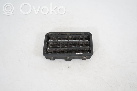 Quarter panel pressure vent