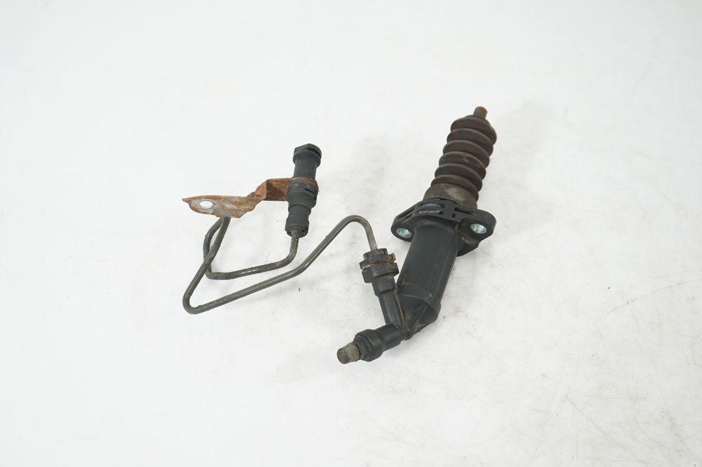 Clutch master cylinder (4)