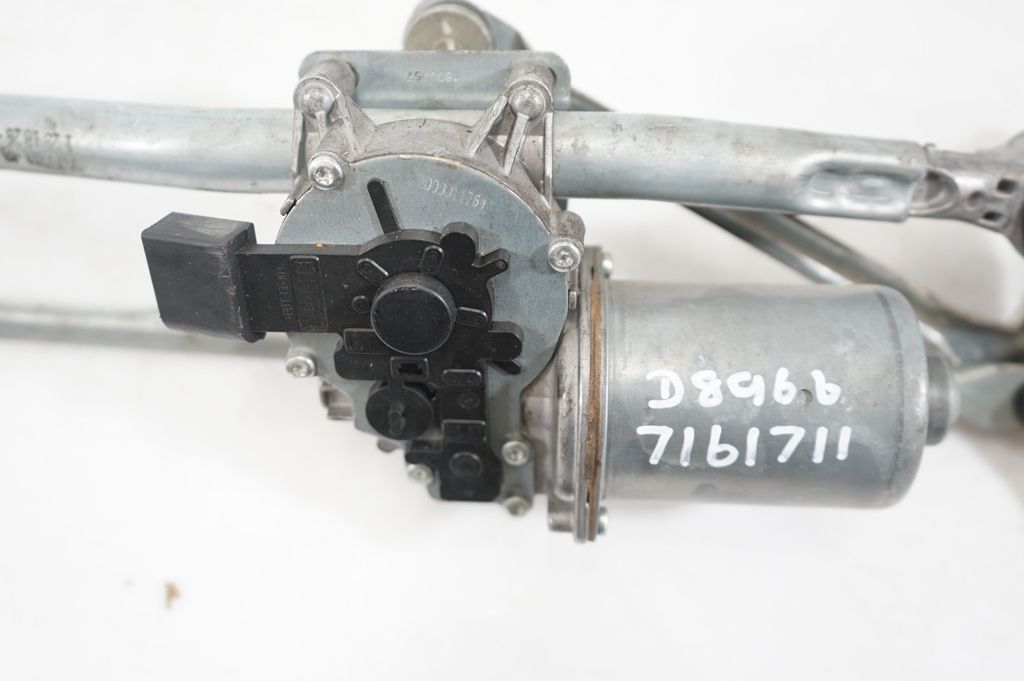 Front wiper linkage and motor (9)