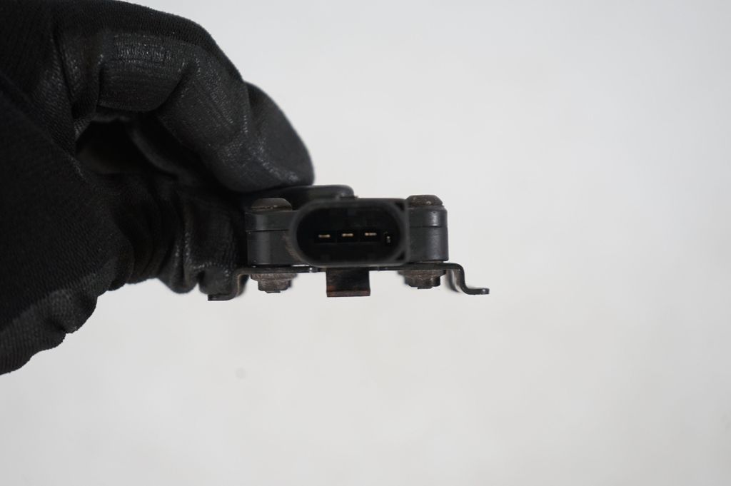 Exhaust gas pressure sensor (7)