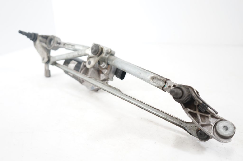 Front wiper linkage and motor (6)