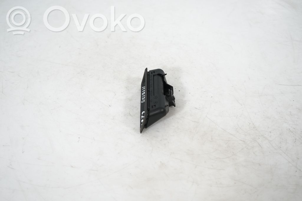 Dashboard lower bottom trim panel (2)