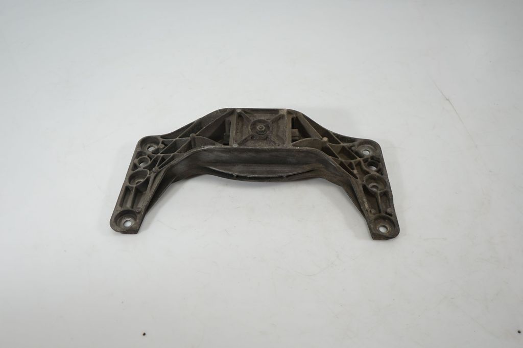 Gearbox mounting bracket (3)