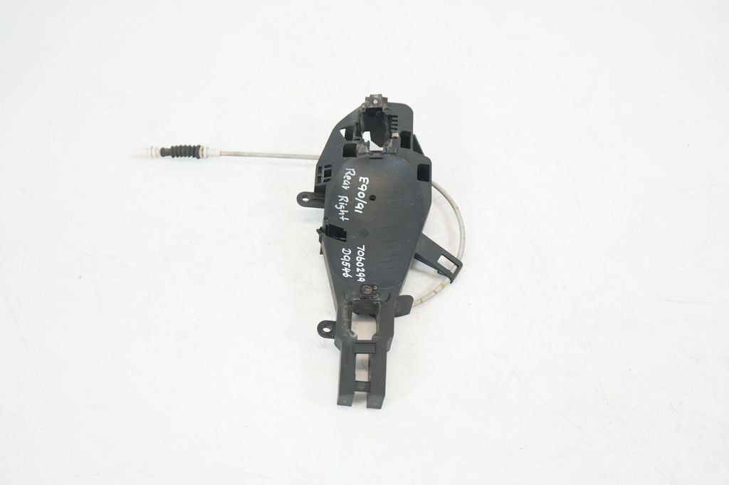 Rear door exterior handle/bracket (2)