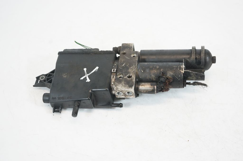 Oil filter mounting bracket (4)