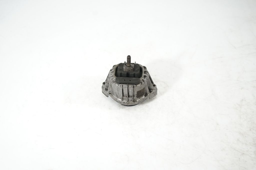 Engine mount bracket