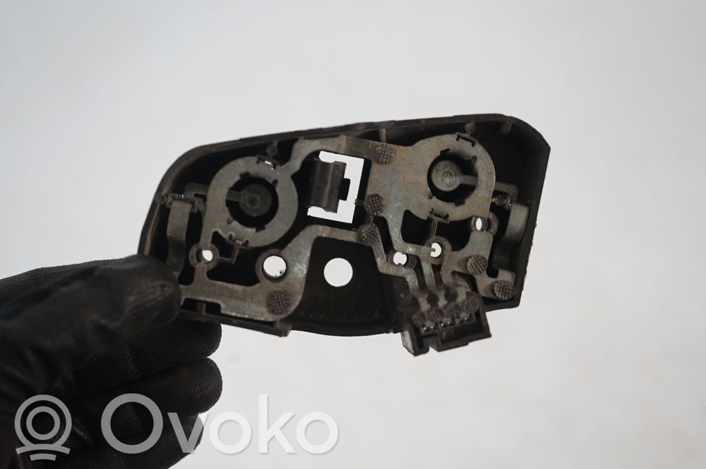 Tailgate rear/tail lights (6)