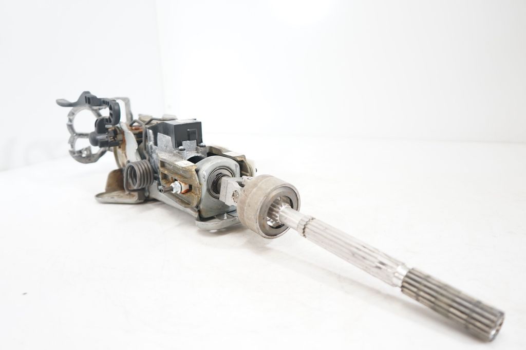 Steering wheel axle (7)