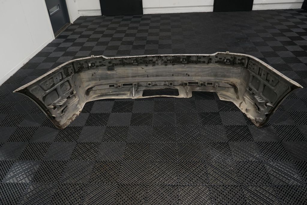 Rear bumper (8)