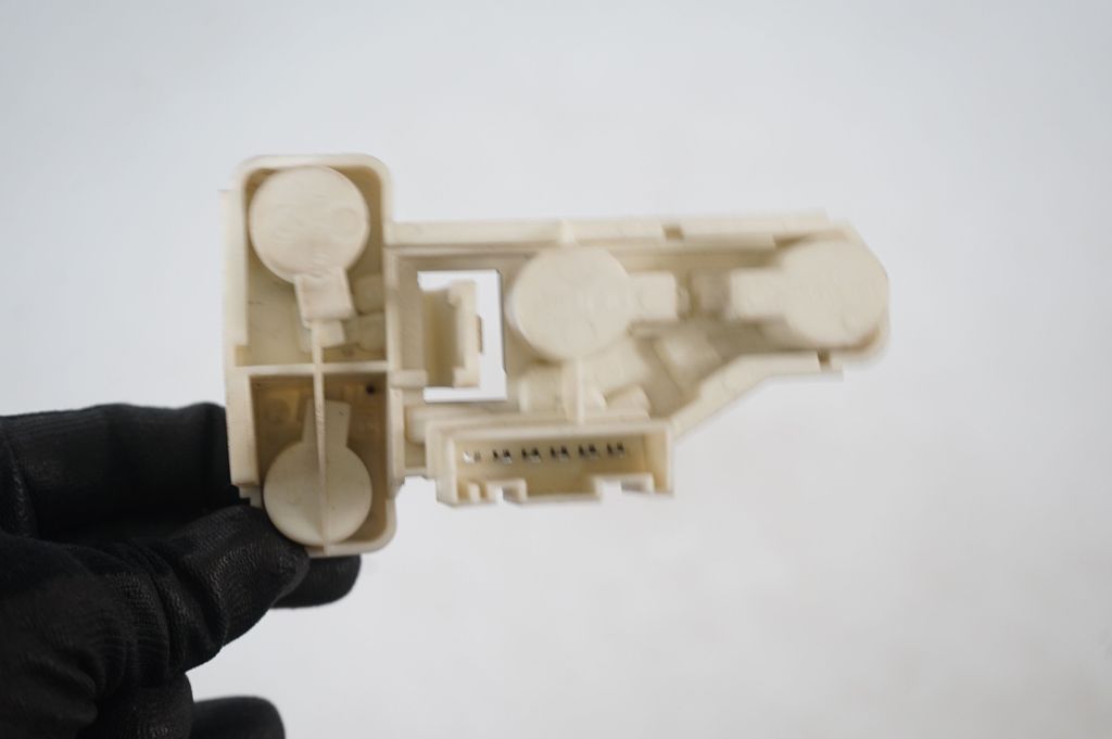 Tail light bulb cover holder (7)