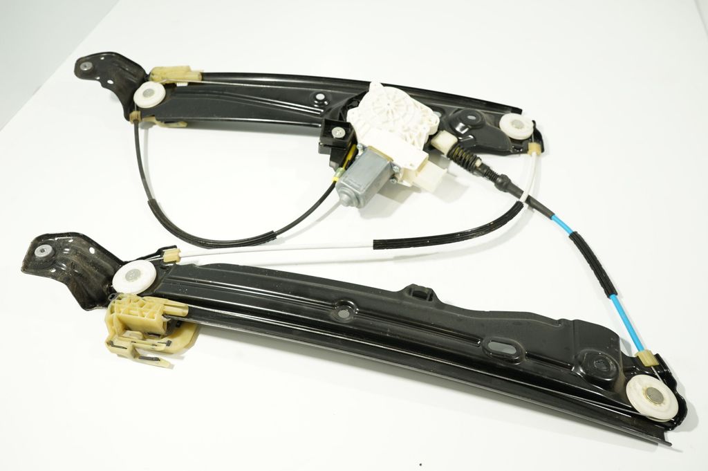 Front door window regulator with motor (4)
