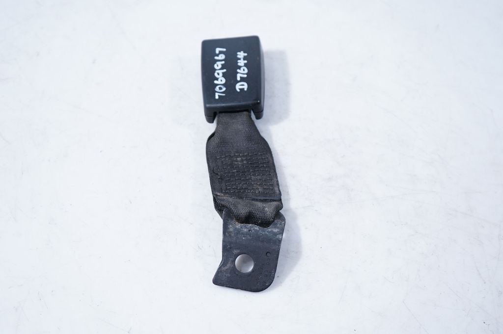 Rear seatbelt buckle (5)