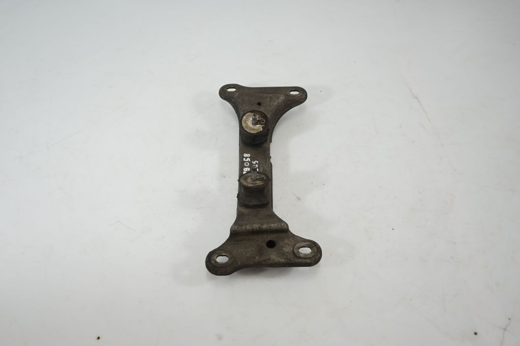 Gearbox mounting bracket (4)
