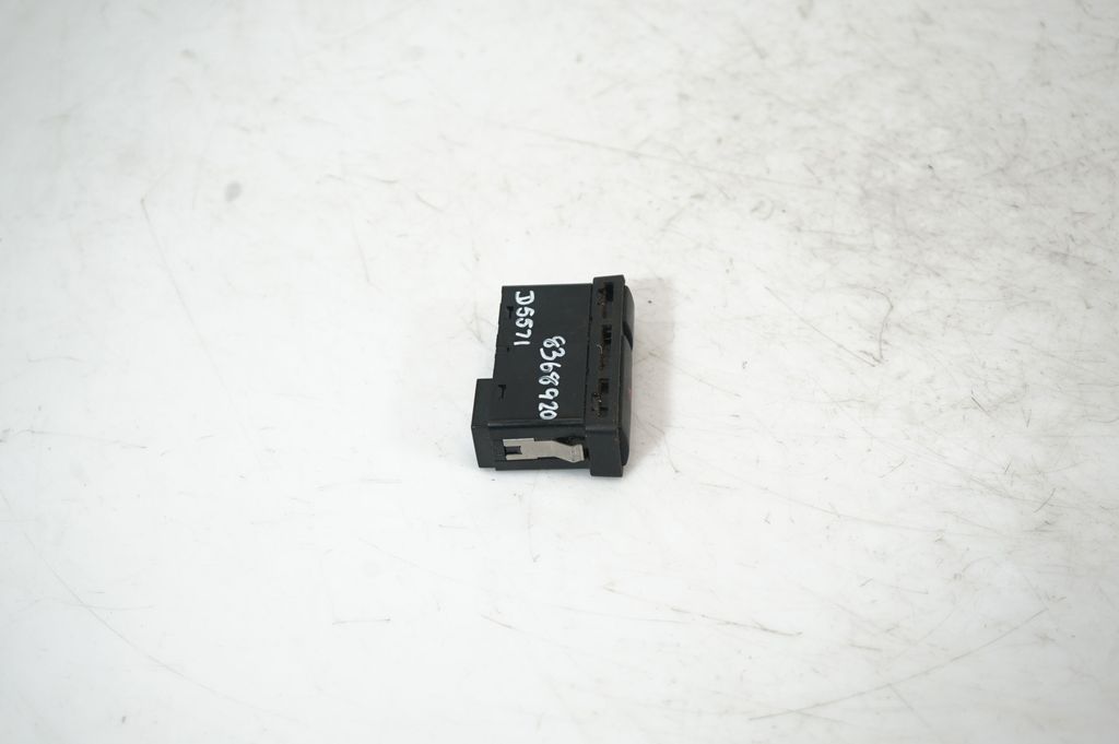 Hazard light switch (4)