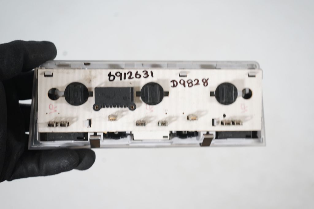 Front seat light (7)