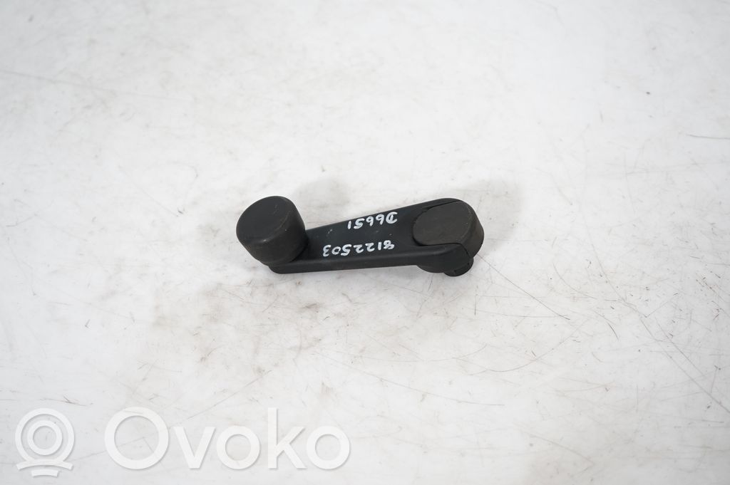 Rear door window winding handle (3)