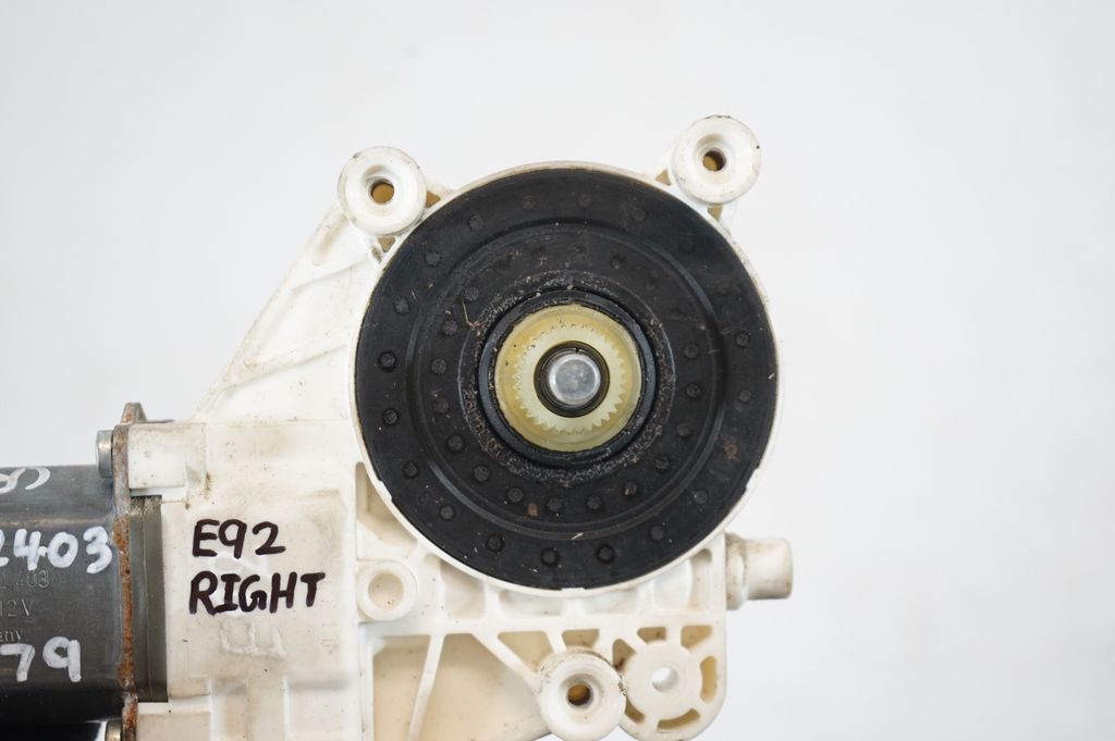 Front door window regulator with motor (7)