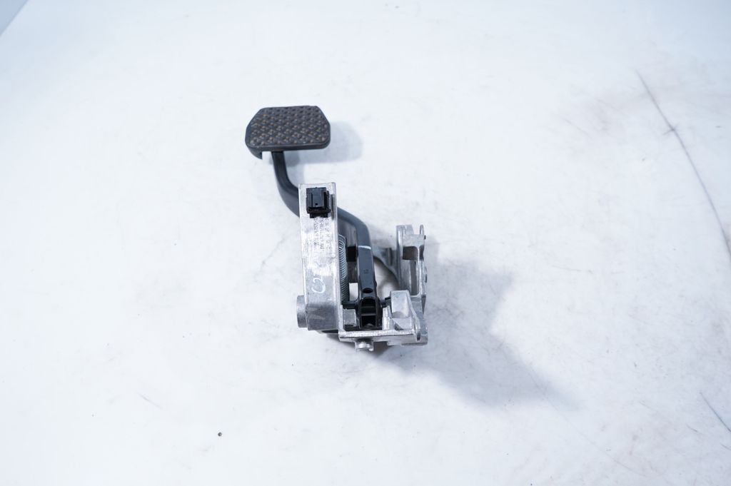 Brake pedal (2)