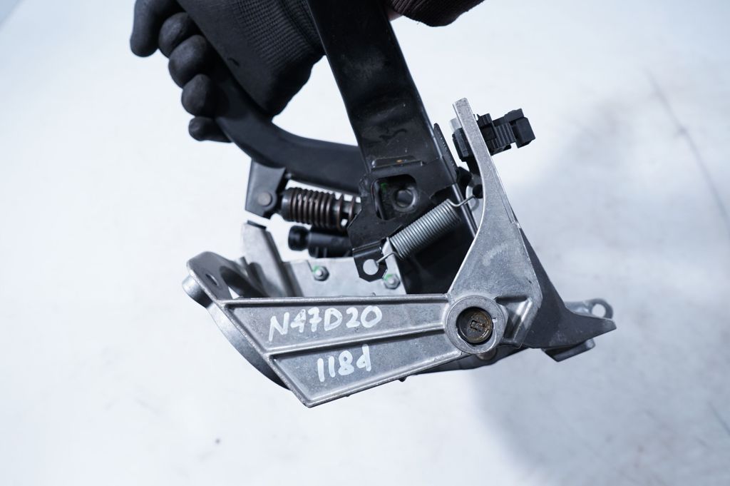 Pedal assembly (7)