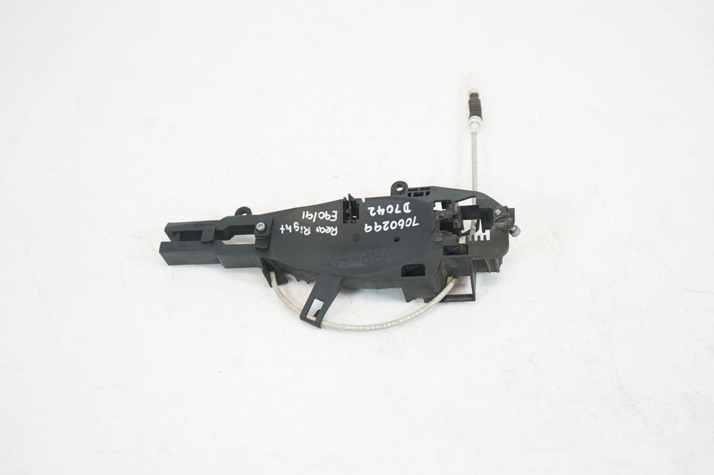 Rear door exterior handle/bracket (3)