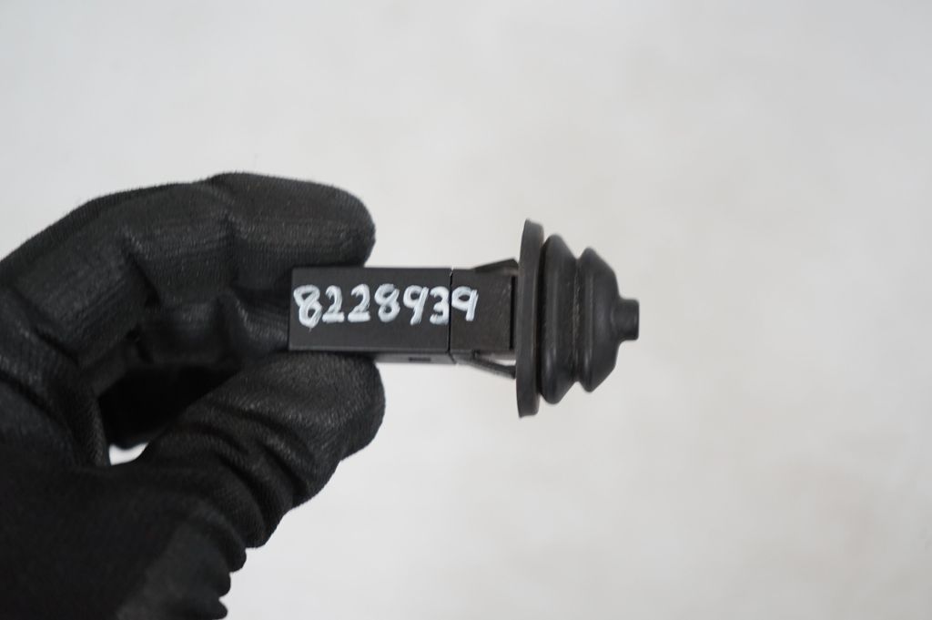 Fuel tank cap lock (6)