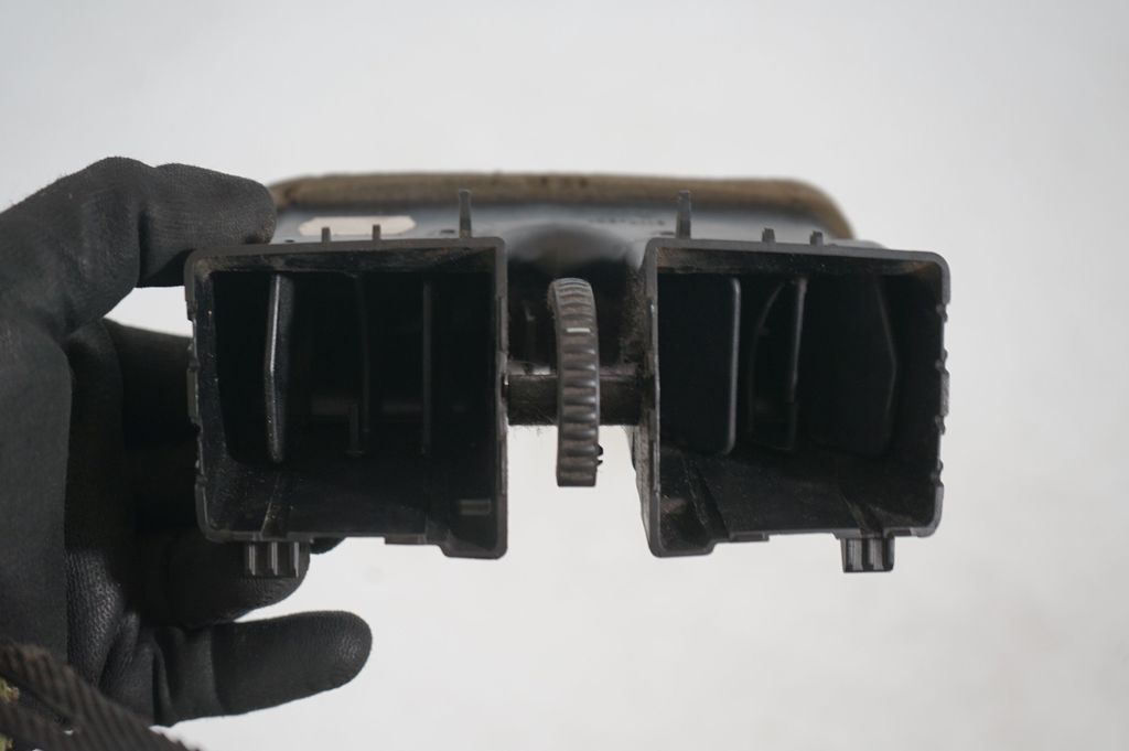Rear air vent grill (6)