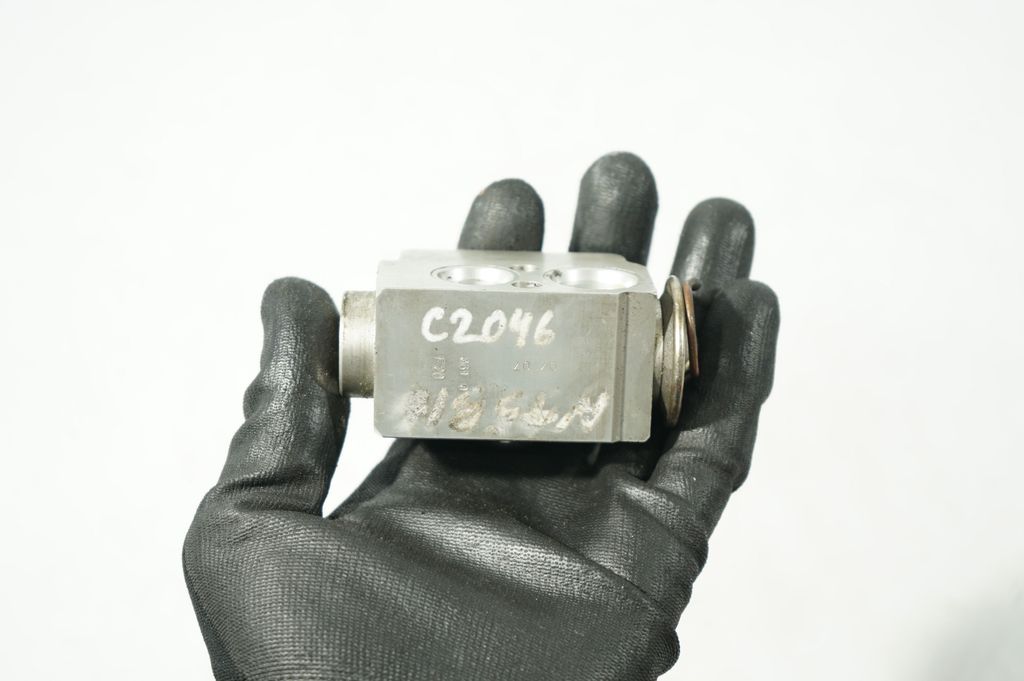 Air conditioning (A/C) expansion valve (10)