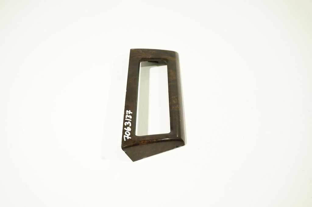 Dashboard glove box trim (4)