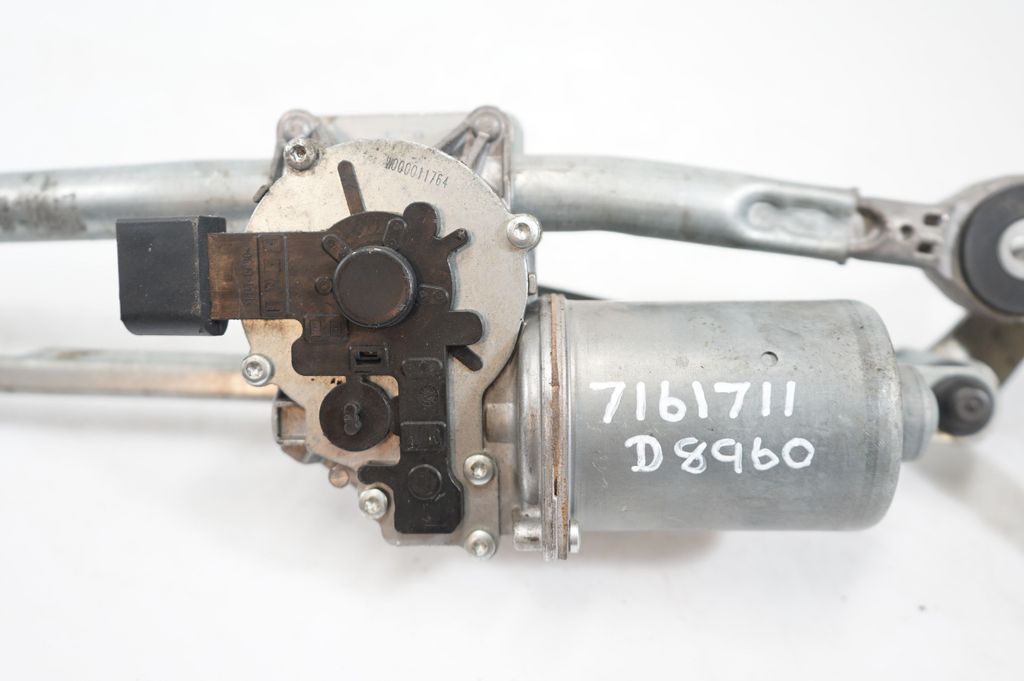 Front wiper linkage and motor (6)