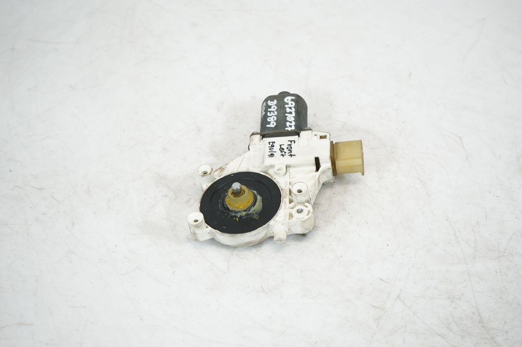 Front door window regulator with motor (2)