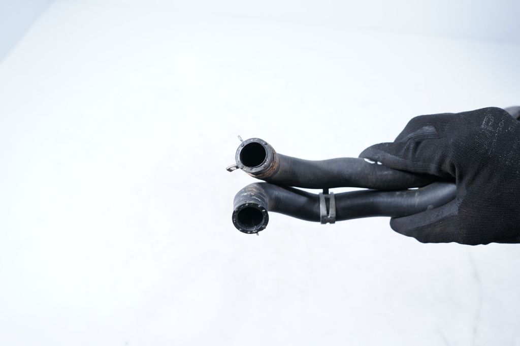 Engine coolant pipe/hose (6)