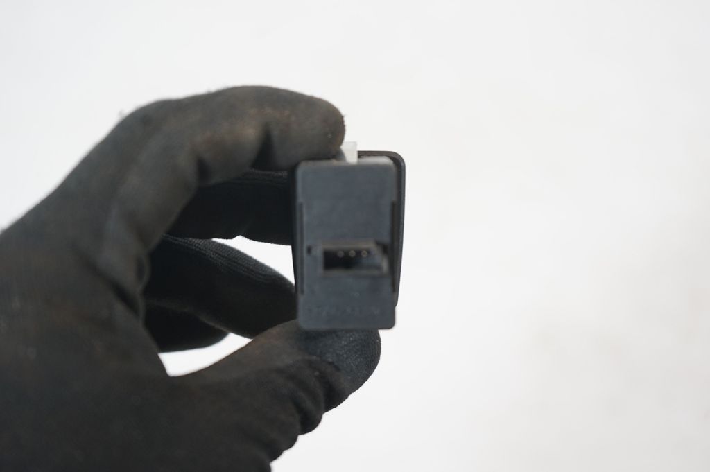 Electric window control switch (7)