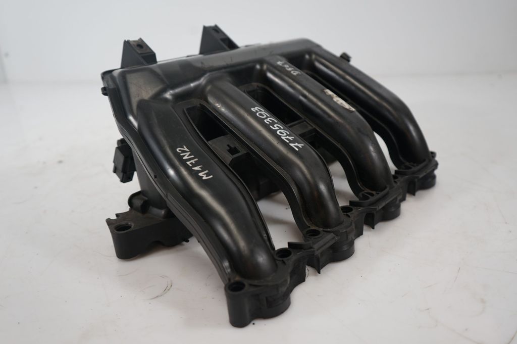 Intake manifold (8)
