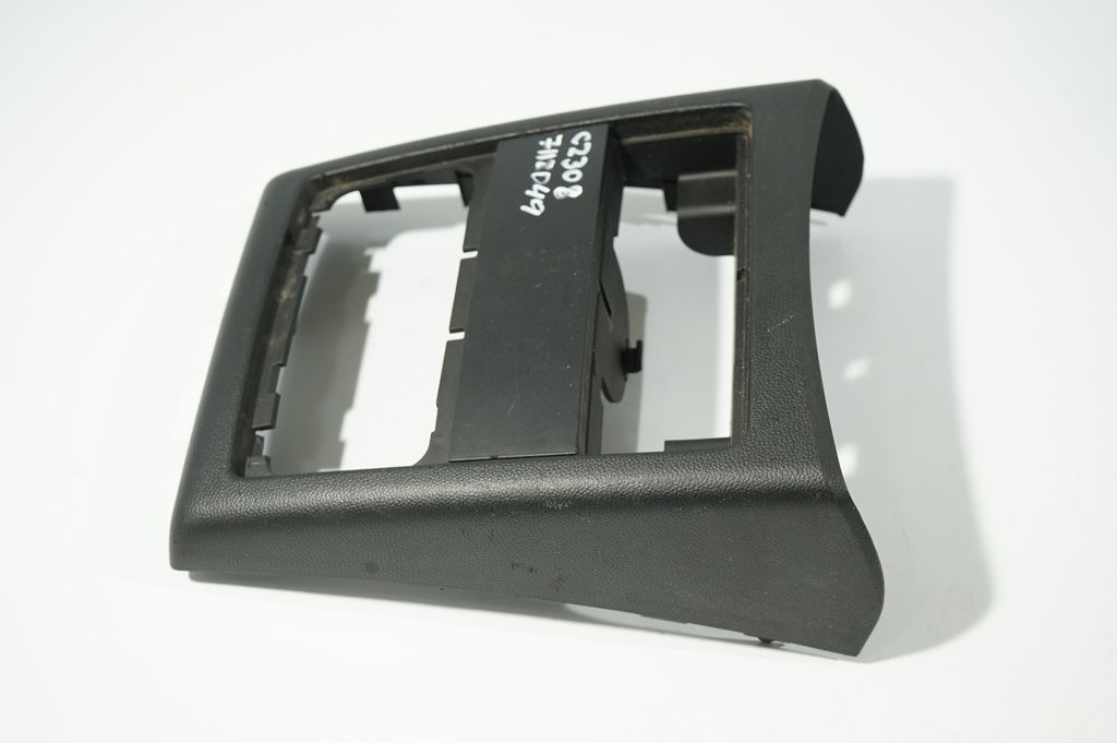 Rear air vent grill (2)
