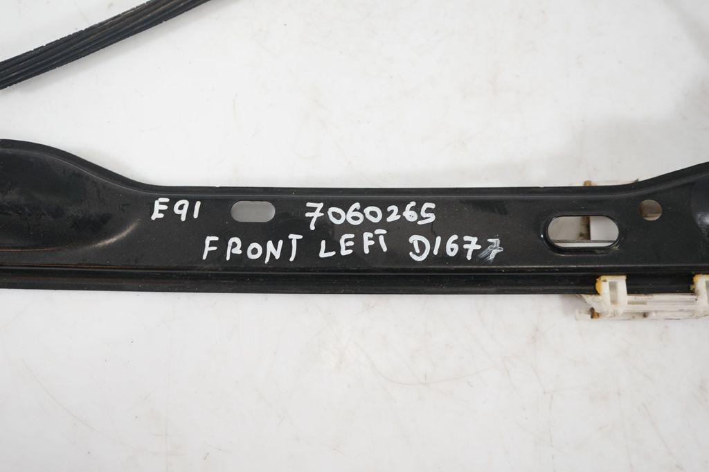 Front door window regulator with motor (9)