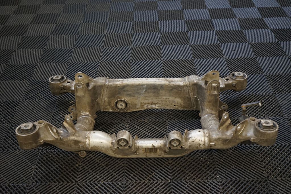 Rear subframe (5)