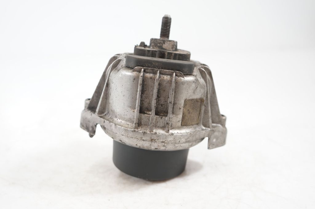 Engine mount bracket (5)