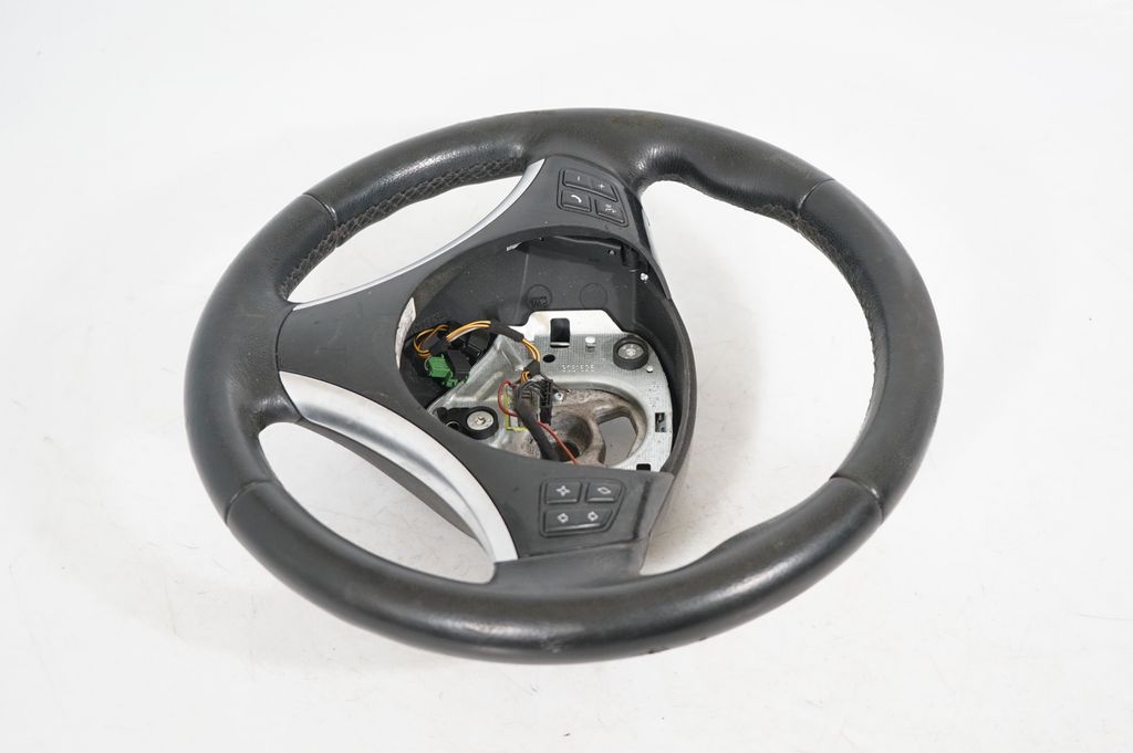 Steering wheel (2)