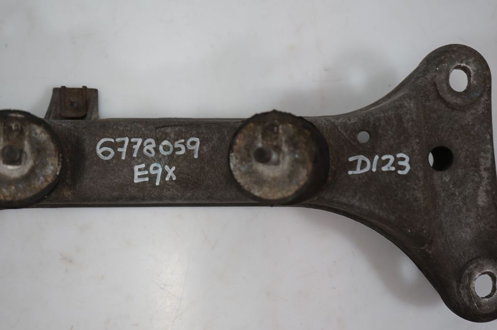 Gearbox mounting bracket (7)