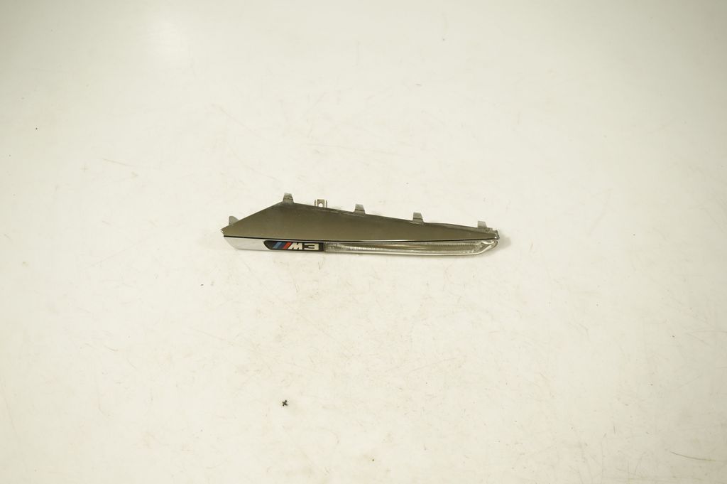 Front fender indicator light