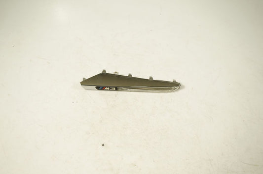 Front fender indicator light