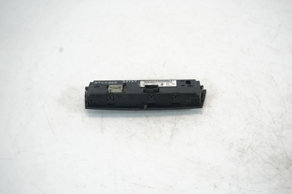 Climate control unit (5)