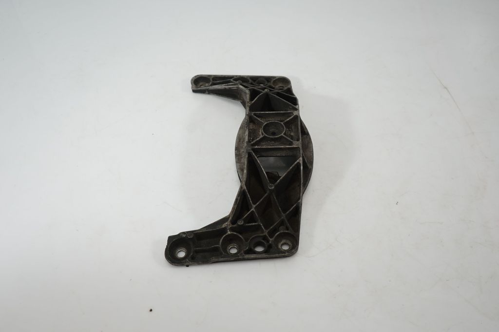 Gearbox mounting bracket (4)