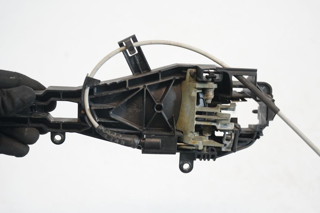 Front door exterior handle/bracket (6)