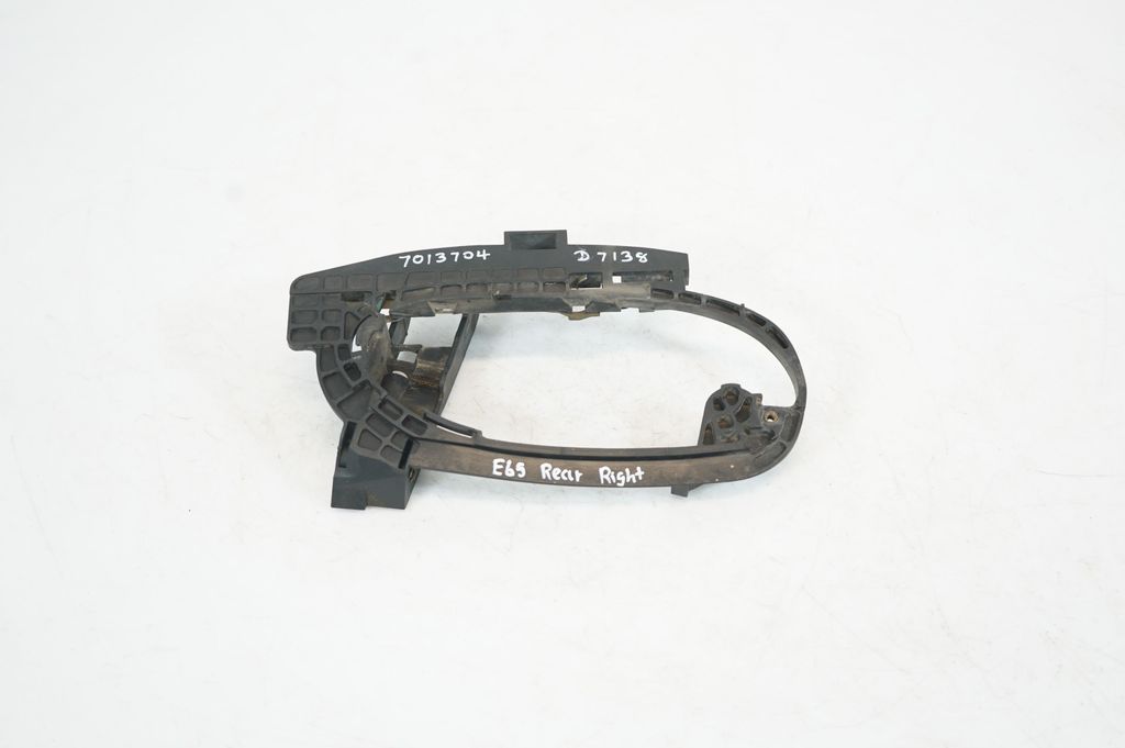 Rear door exterior handle/bracket